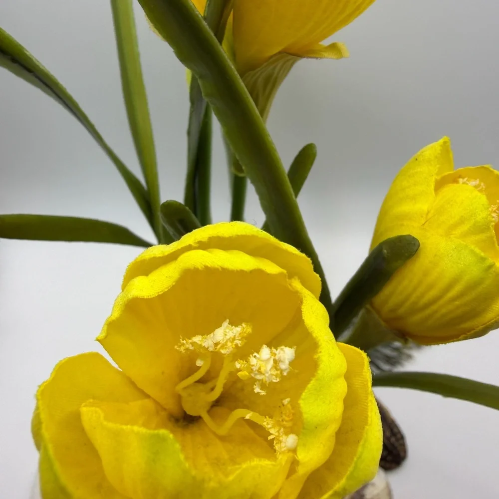 Yellow Daffodil 🌼 Floral Arrangement for Springtime with Moss
